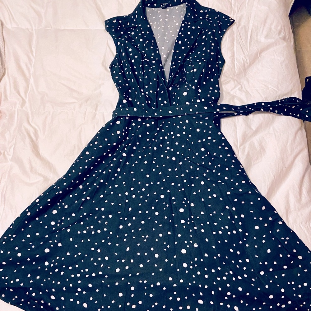 Blue polka dot classy office dress. Very flattering size small